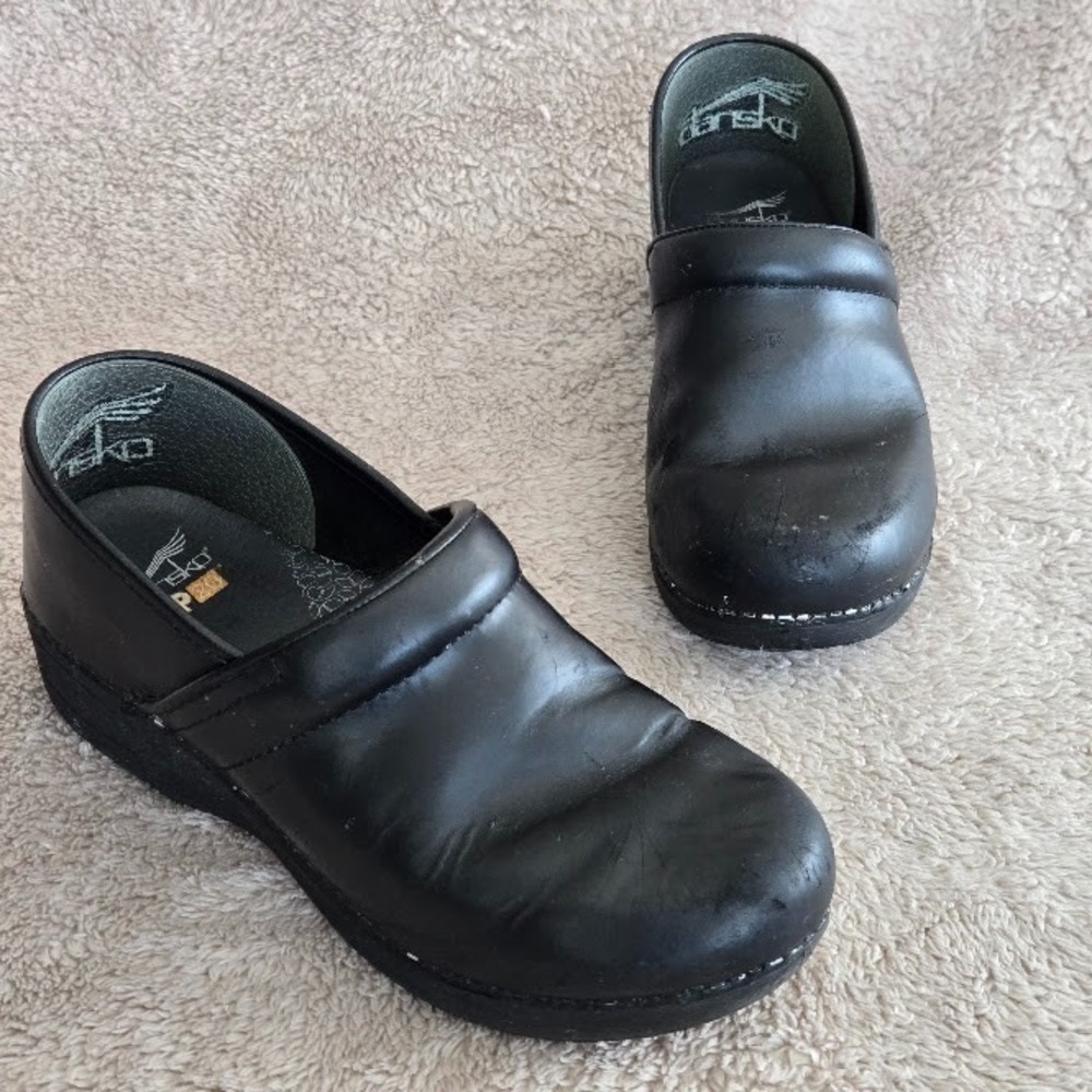 Dansko Womens Clog Shoes Black Leather Round Toe Slip Resistant 9-9.5 EUR 40